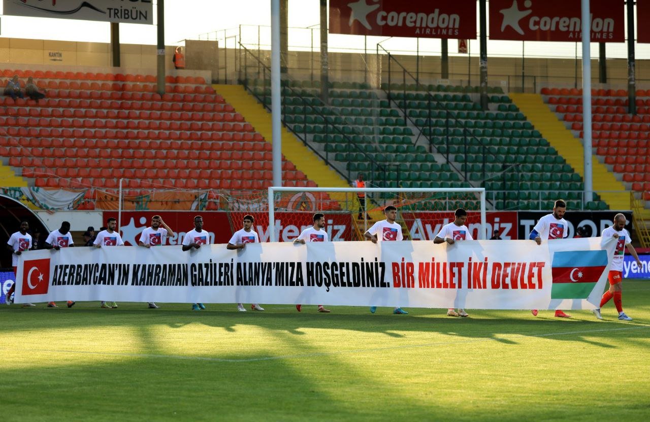 “Alanyaspor” Futbol Klubu qələbəni oyunu canlı izləyən qazilərimizə həsr etdi